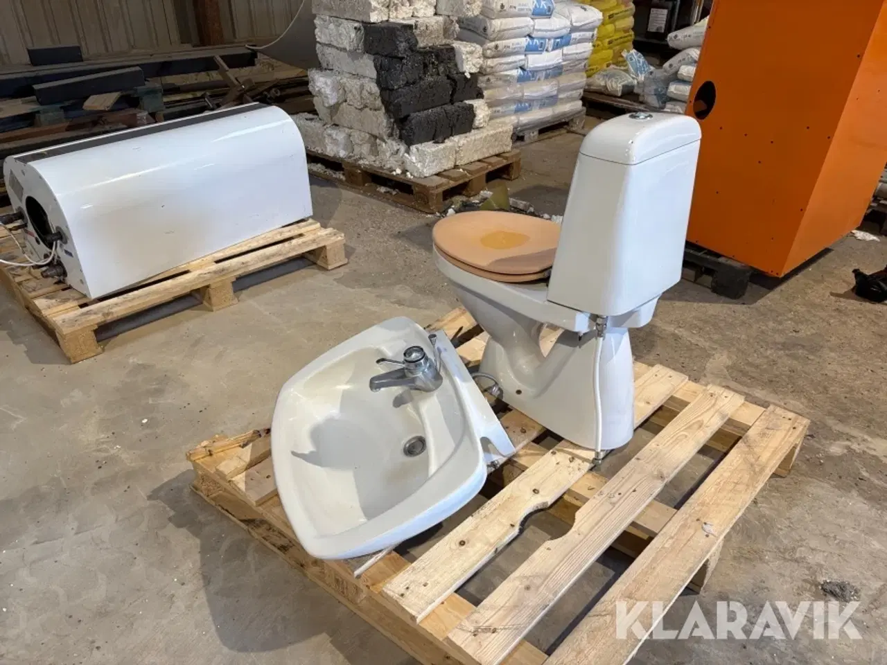 Billede 2 - Toilet og vask