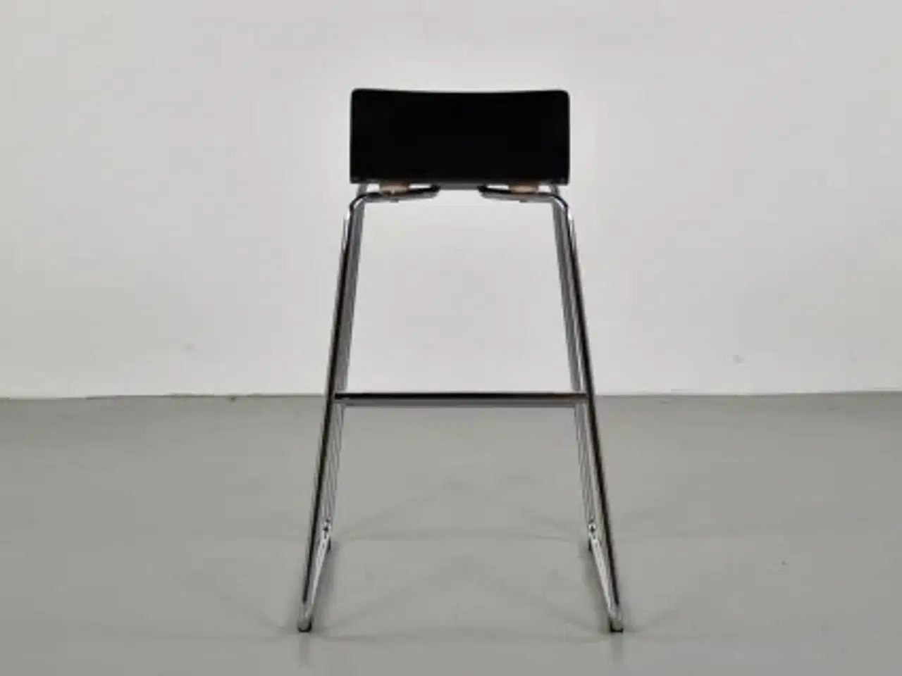 Billede 3 - Nordic trend cafe vii barstol med ryglæn, i sort på krom stel