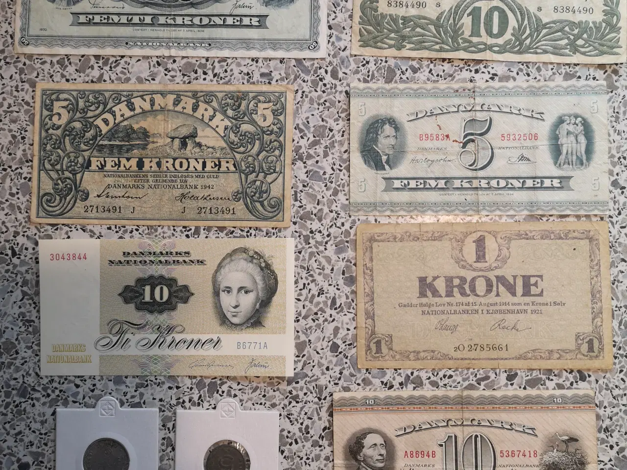 Billede 1 - 7 stk danske sedler og 2 tyske mønter