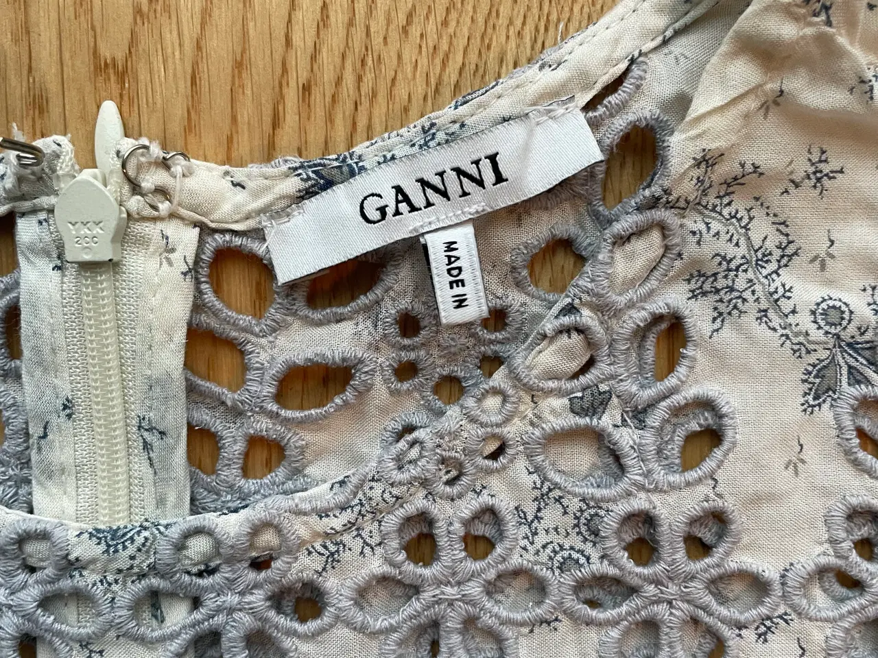 Billede 2 - Ganni bluse broderi