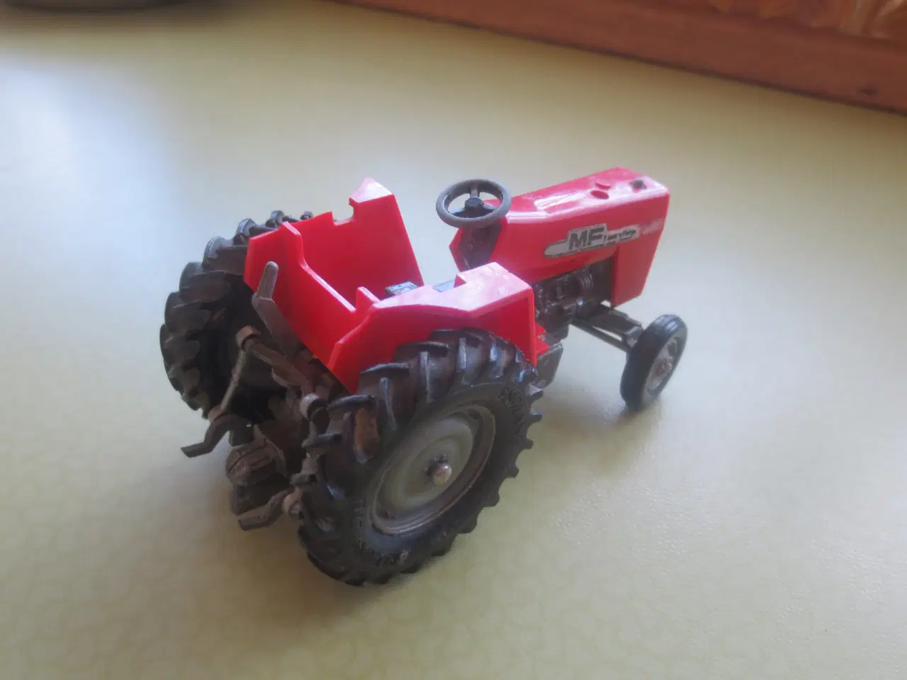 Billede 7 - 3 stk Modeltraktorer Ford TW 20 Massey ferguson 59