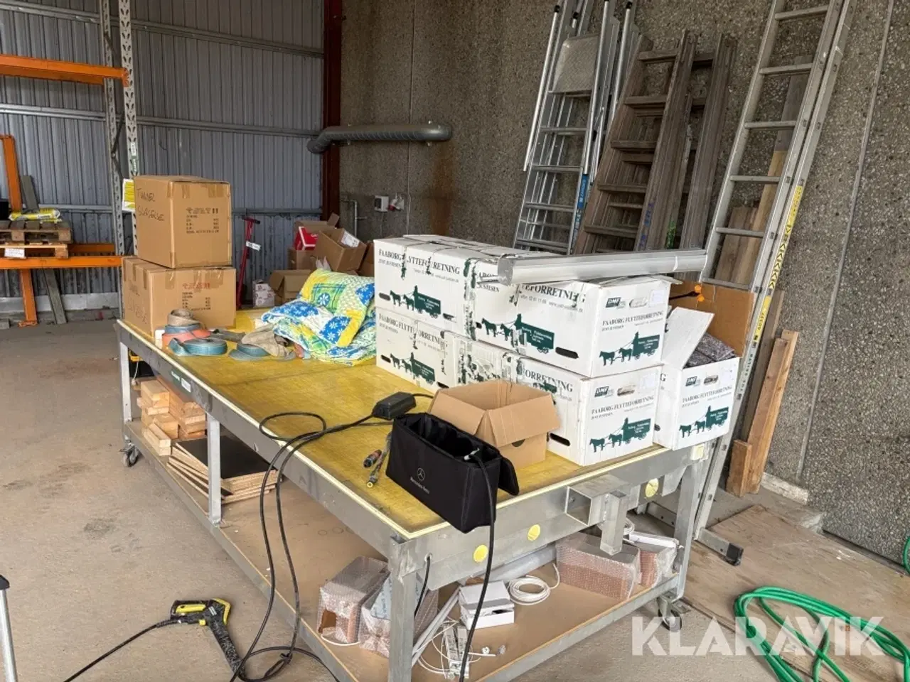 Billede 1 - Arbejdsbord på hjul uden indhold