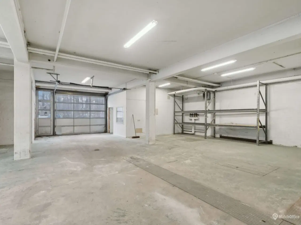 Billede 1 - Lager på 360 m² med port i terræn