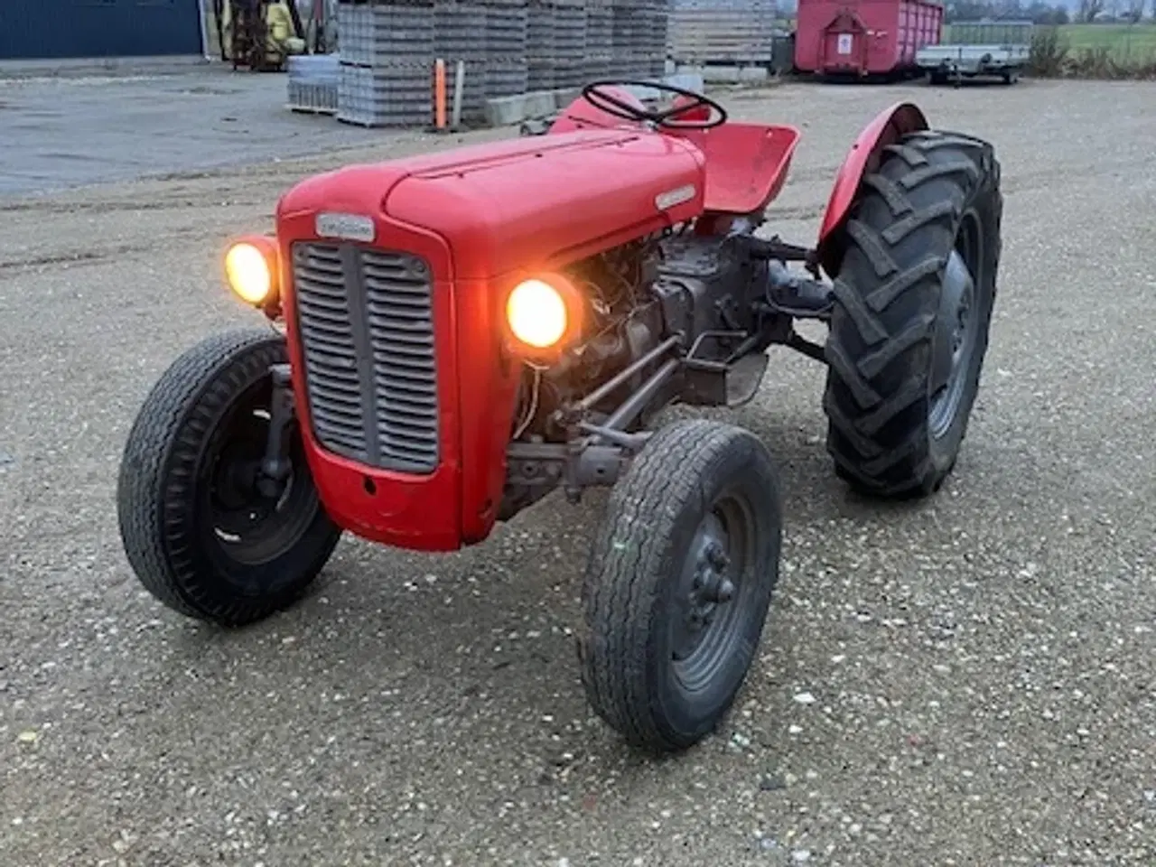 Billede 1 - Massey Ferguson GuldFugel (malet rød og grå)