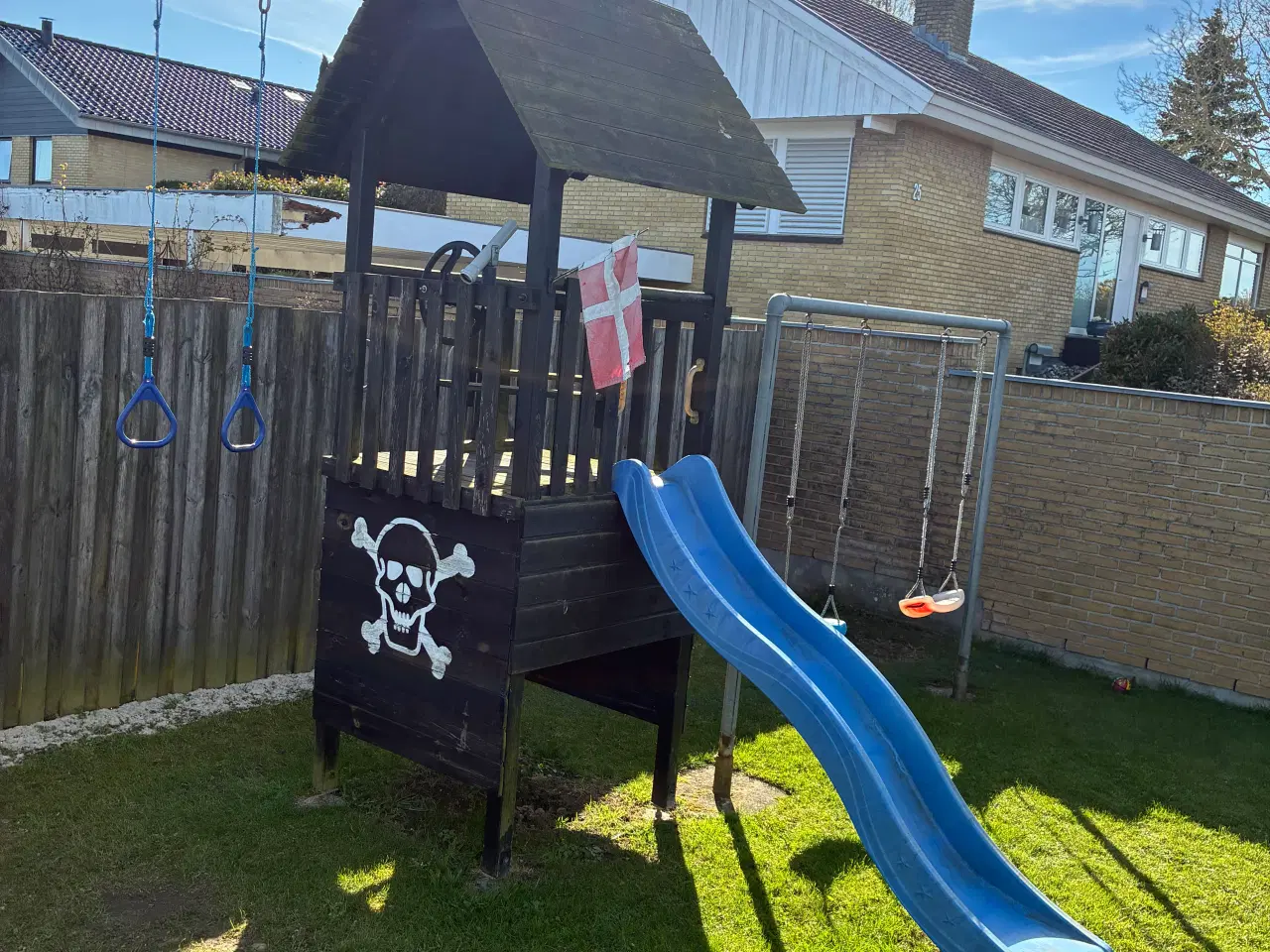 Billede 1 - Legetårn med rutchebane 