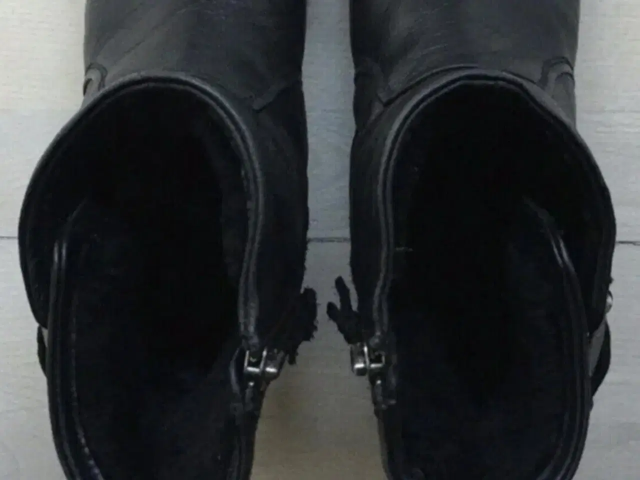 Billede 2 - Sortelæderstøvler med lammeskindsfoer