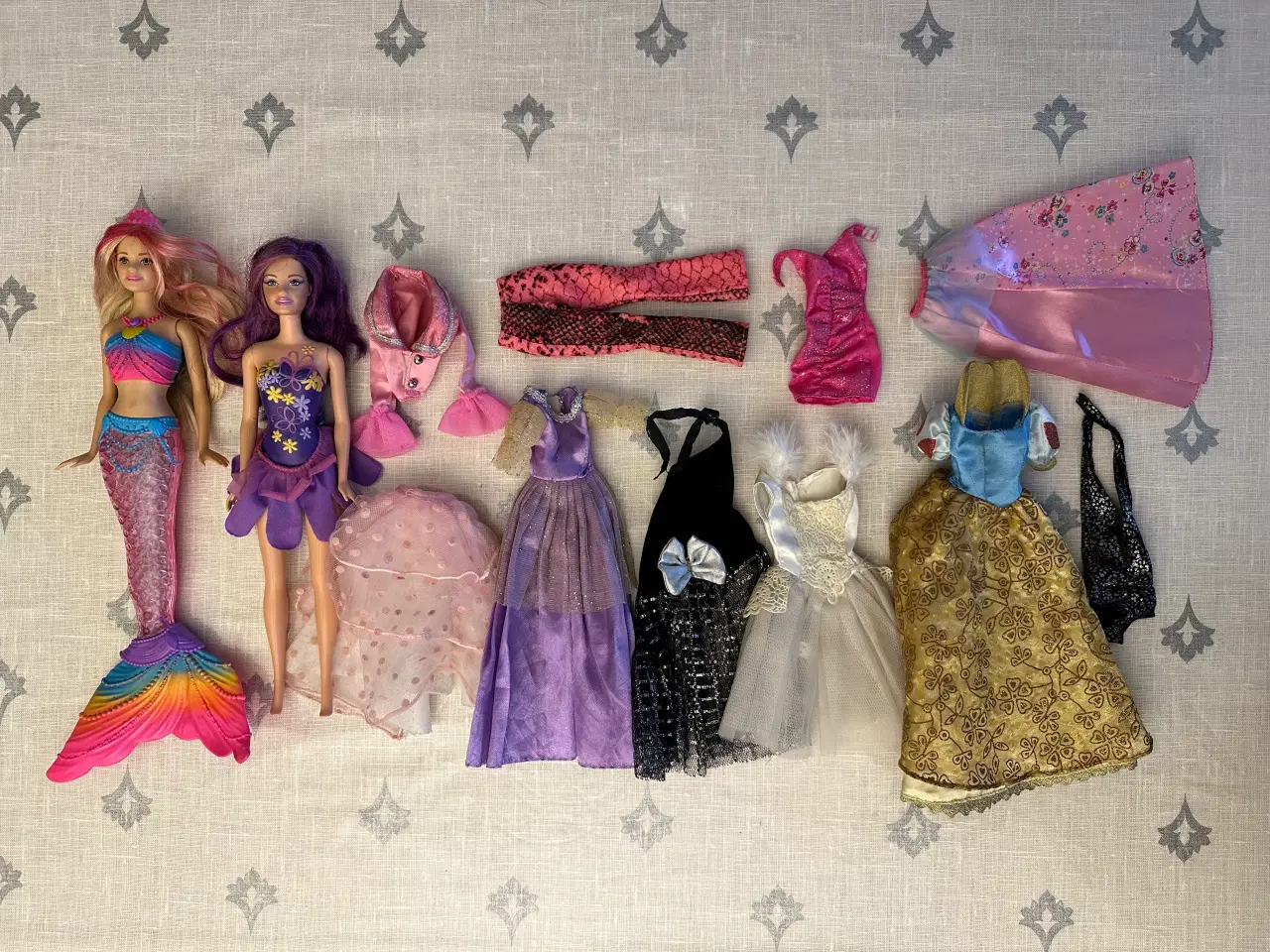 Billede 2 - 5 Barbie dukker med tilbehør