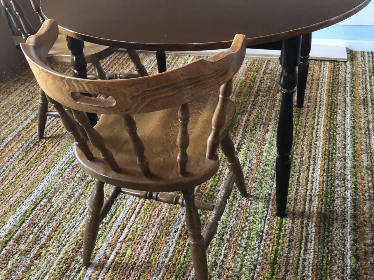 Billede 6 -  6 krostole og rund bord med plade