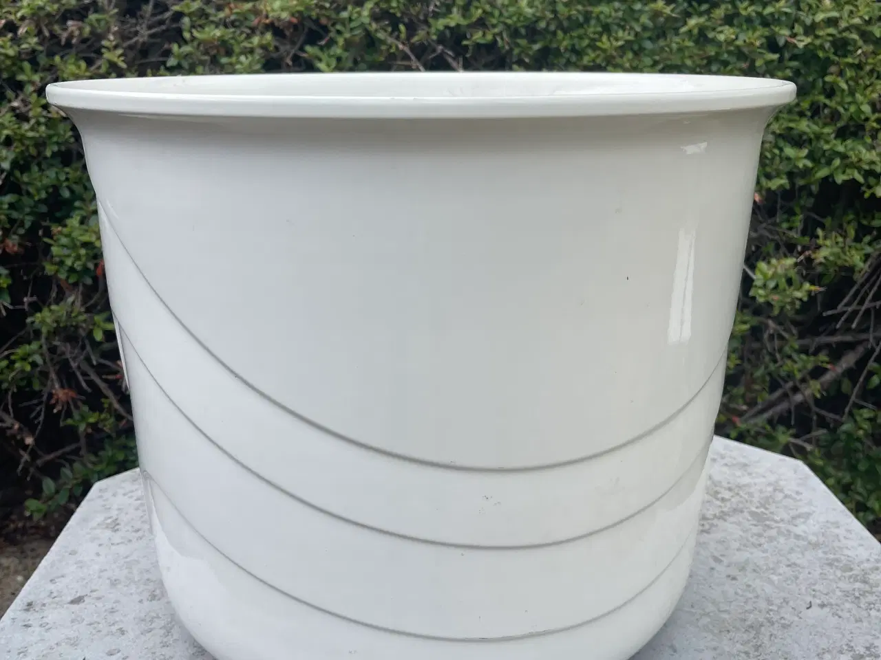 Billede 3 - Stor Hvid porcelæn skjuler med huller i bunden