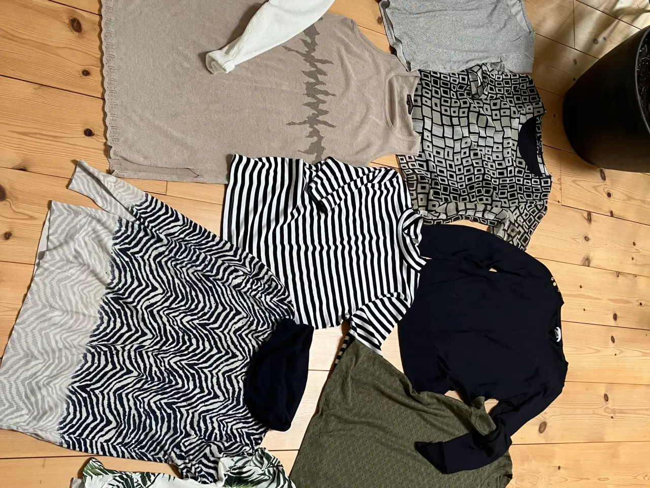 Billede 1 - Bluser, toppe, tynd sweater