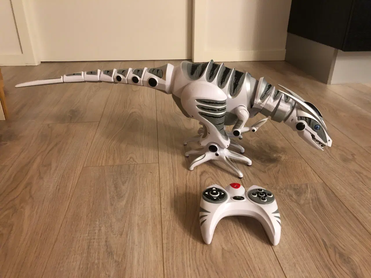 Billede 2 - RoboRaptor - avanceret robot