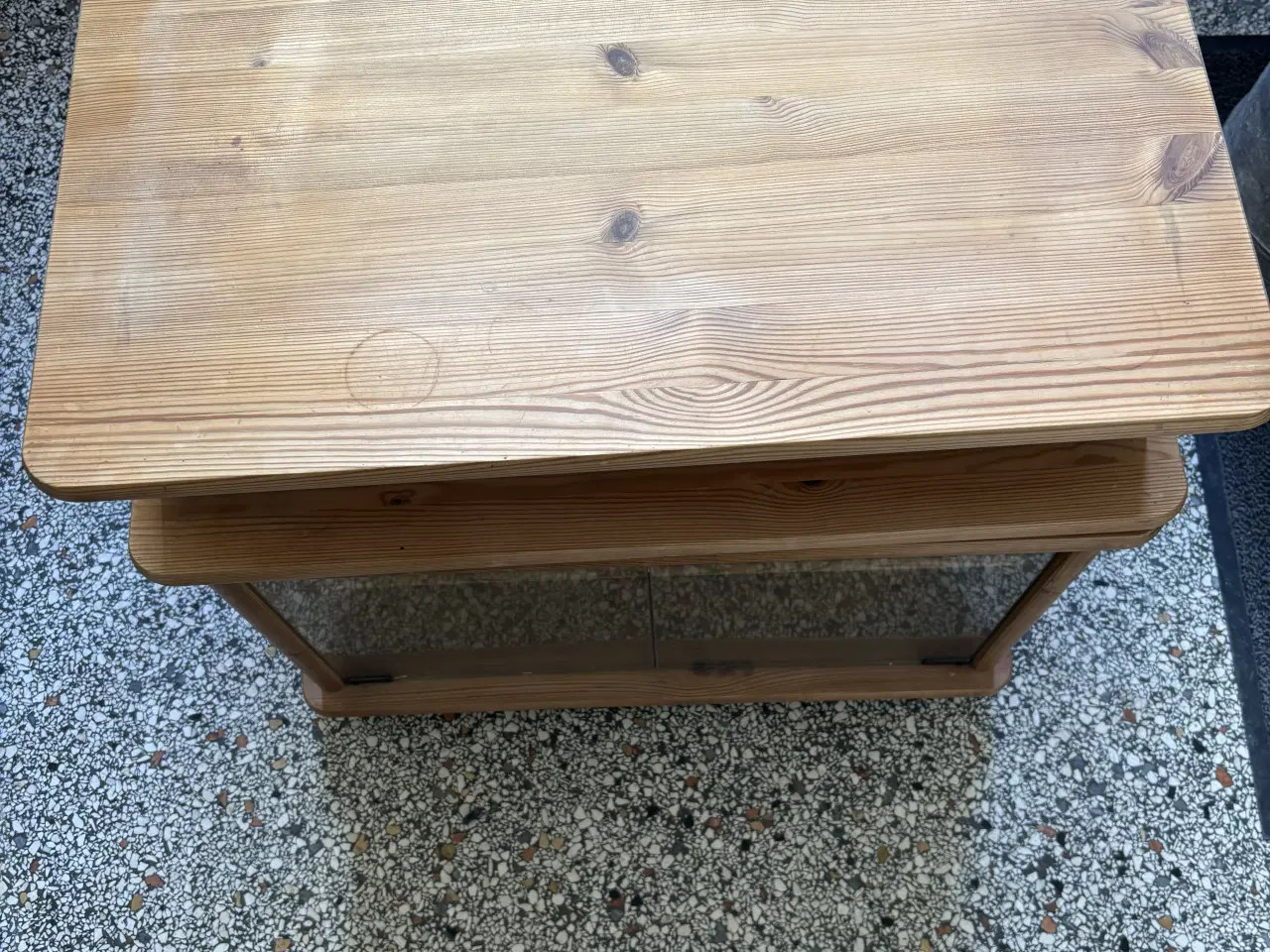 Billede 2 - TV bord i ludbehandlet fyr