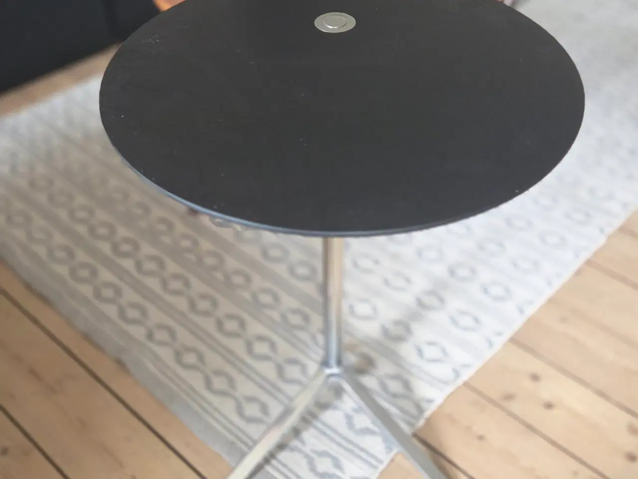 Billede 1 - Little Friend™ KS11 sidebord, sortNy pris 10.000