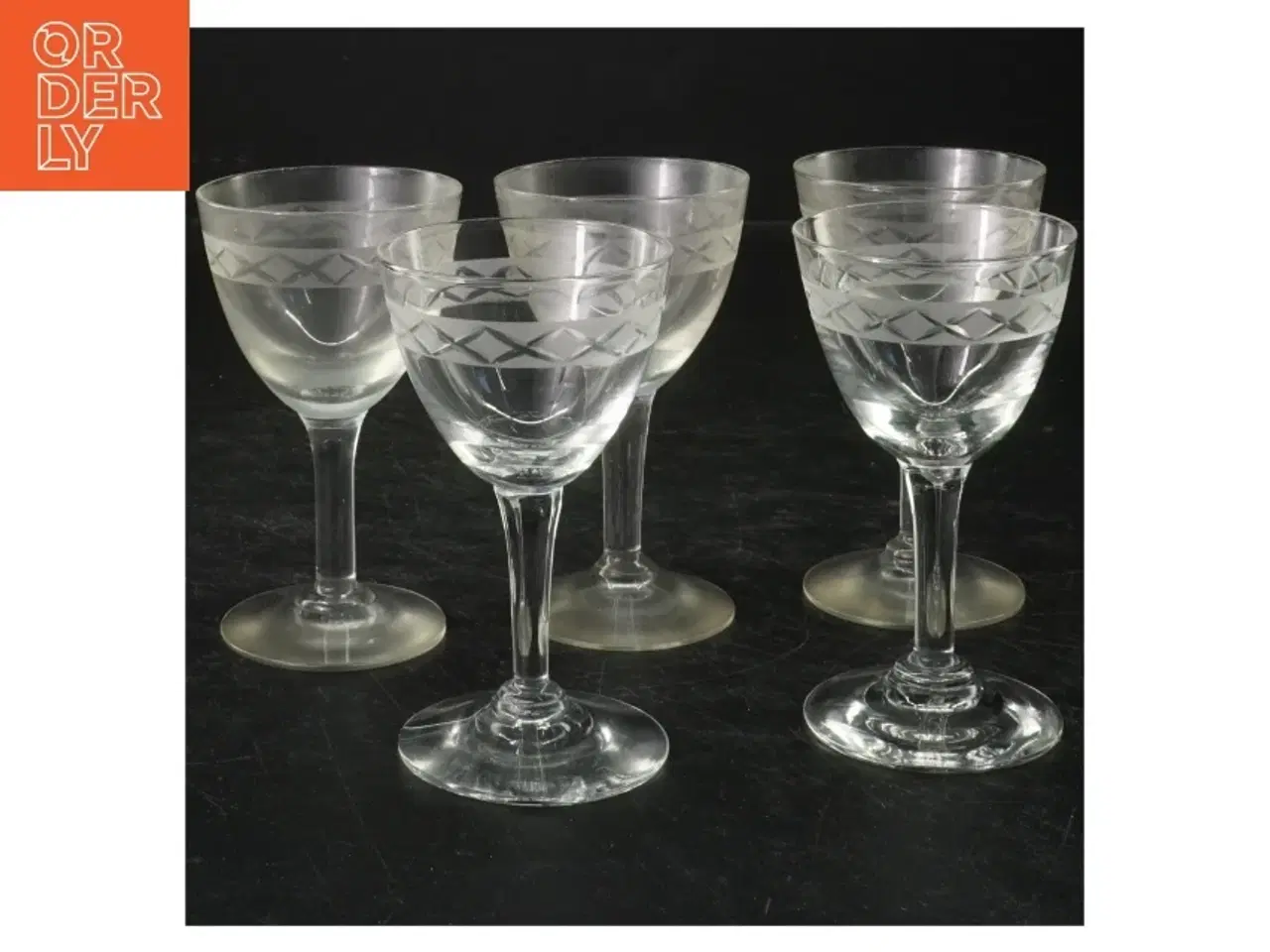 Billede 1 - Sæt af 5 smukke glas med udskårne mønstre (str. 10x6 cm)