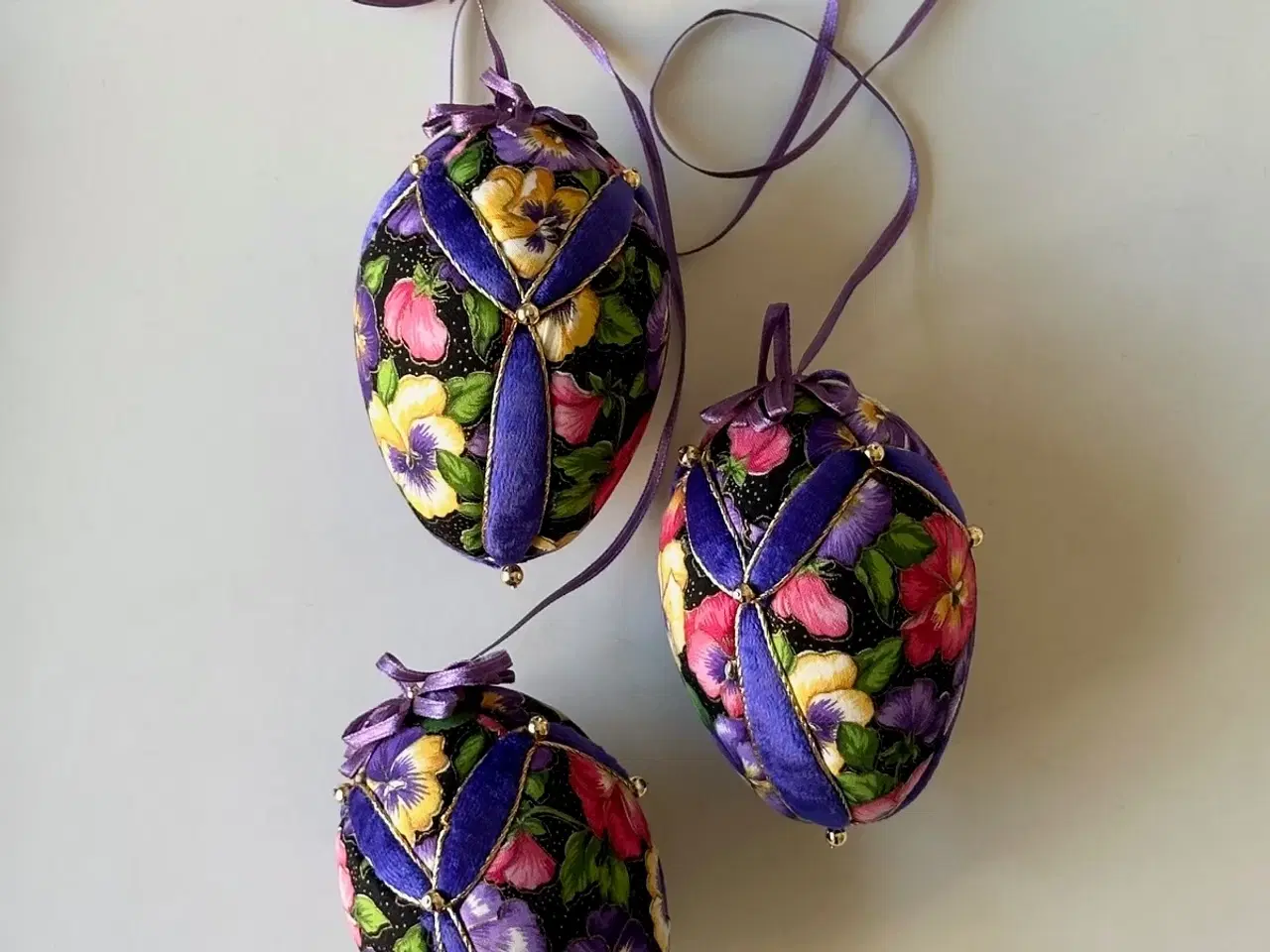 Billede 1 - Store påskeæg, lilla m plys, 3 stk samlet