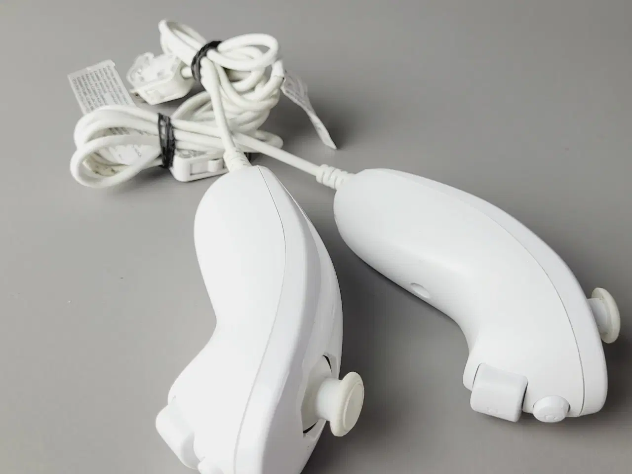 Billede 2 - ⭐️· 🎮 Originale Wii Nunchuk controllere (2 stk.) 
