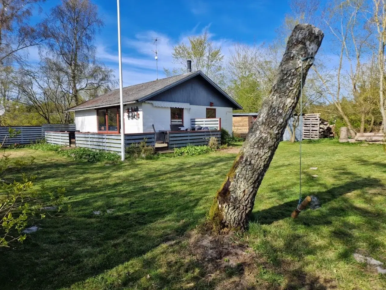 Billede 1 - Familievenligt sommerhus nær rolig strand