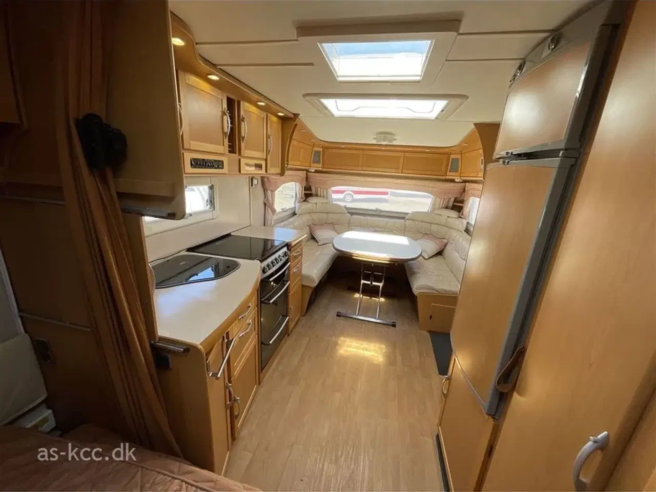 Billede 15 - 2008 - Kabe Royal 560 XL KS   Kabe Royal 560 XL KS 4 sovepladser, 6 siddepladser, Mover, Solceller, Vintertelt, Isabella Sun Shine 2,5 solsejl. SÆLGES FOR KUNDE