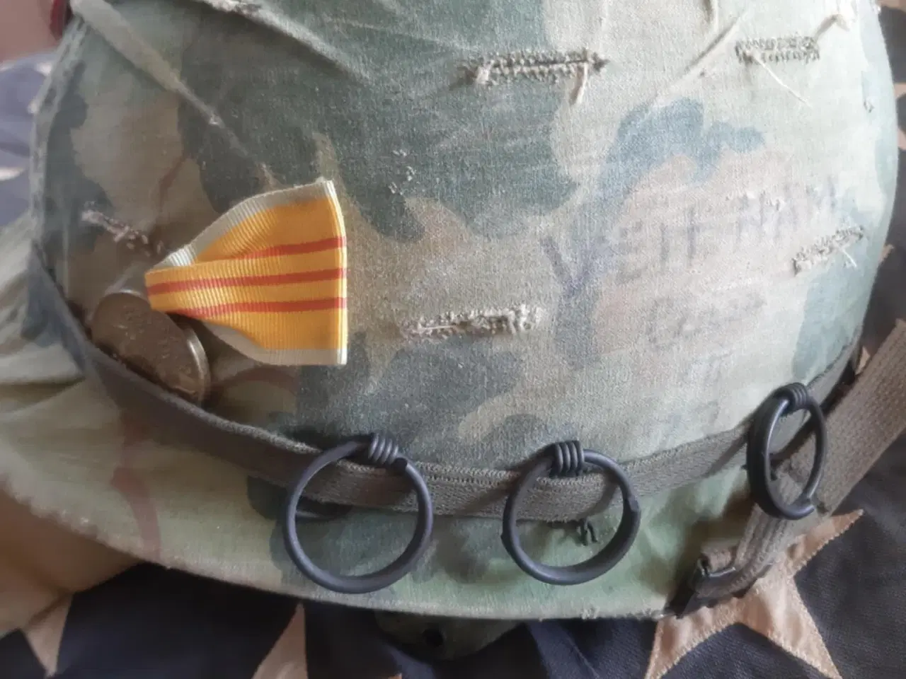 Billede 2 - Fed Vietnam US hjelm med lidt påhæng