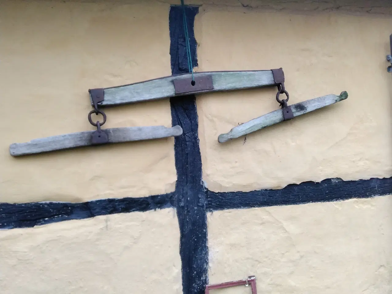 Billede 4 - Vognhjul, trækåg, slibesten, staldvindue, støbejer