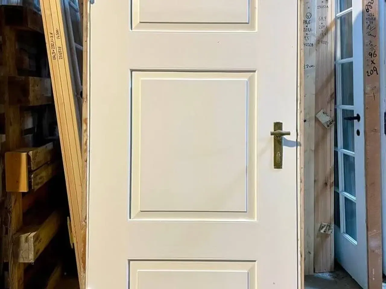 Billede 1 - Lav, bondehusdør m. originale langskilte