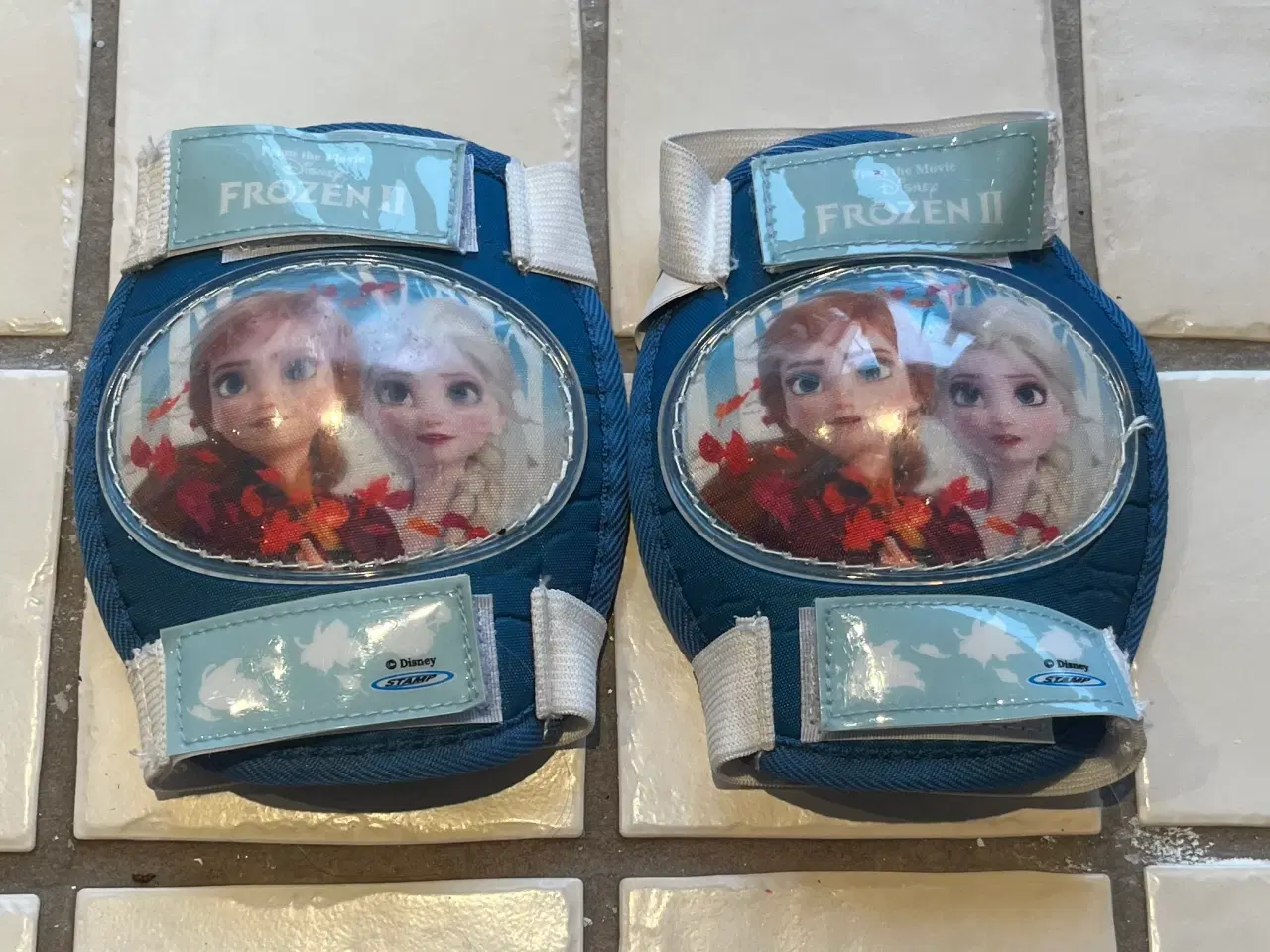 Billede 2 - Albue og knæ beskyttere med Anna og Elsa