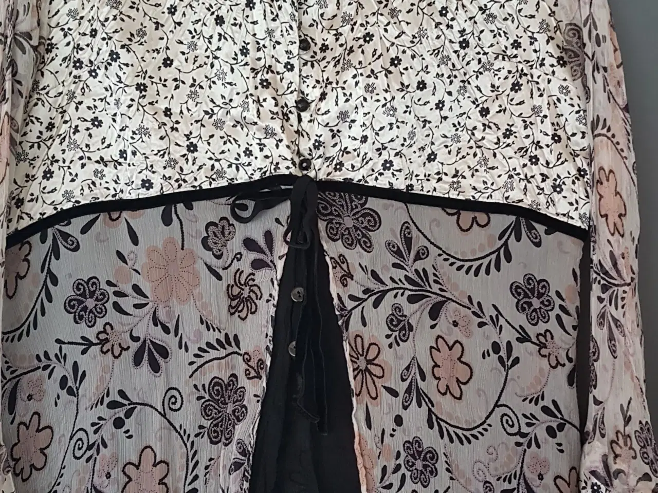 Billede 1 - Dameskjorte - Størrelse 42