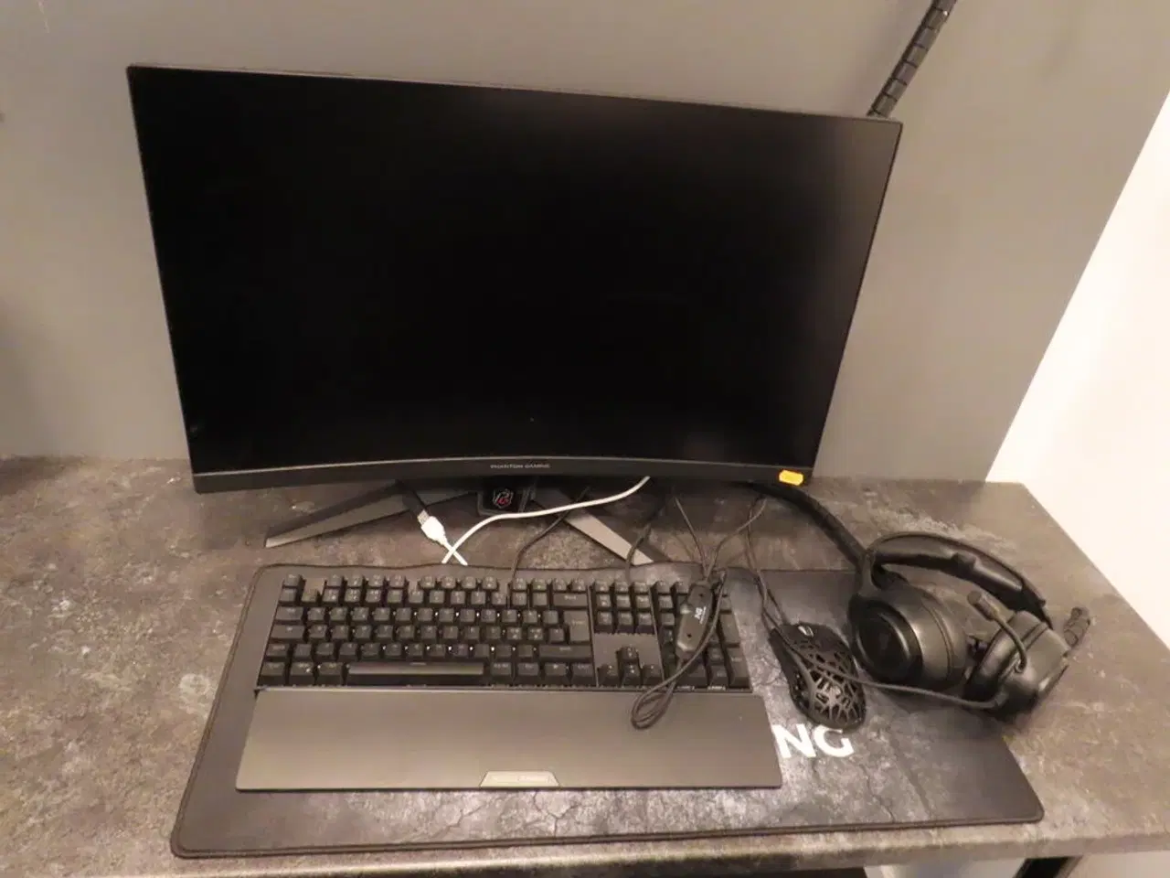 Billede 1 - 27" curved gaming monitor, ASROCK PHANTOM GAMING pg27f15rs1a