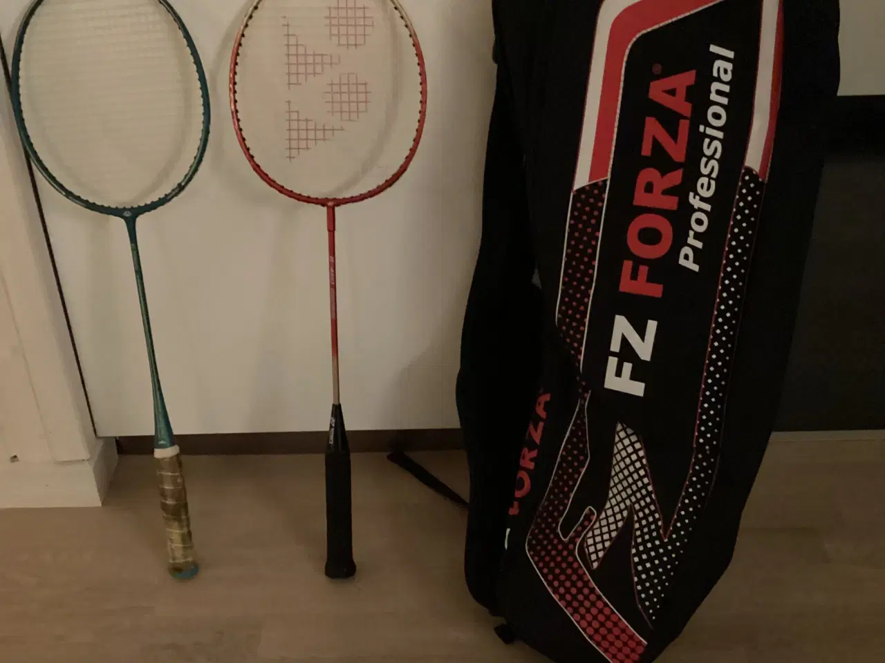 Billede 1 - 1 YONEX & 1 CARLTON badmintonketcher inkl. taske