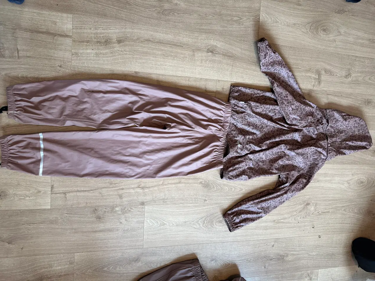 Billede 1 - Regntøj str 152