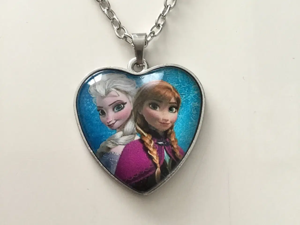 Billede 13 - Frost halskæde med Elsa og Anna fra Frost