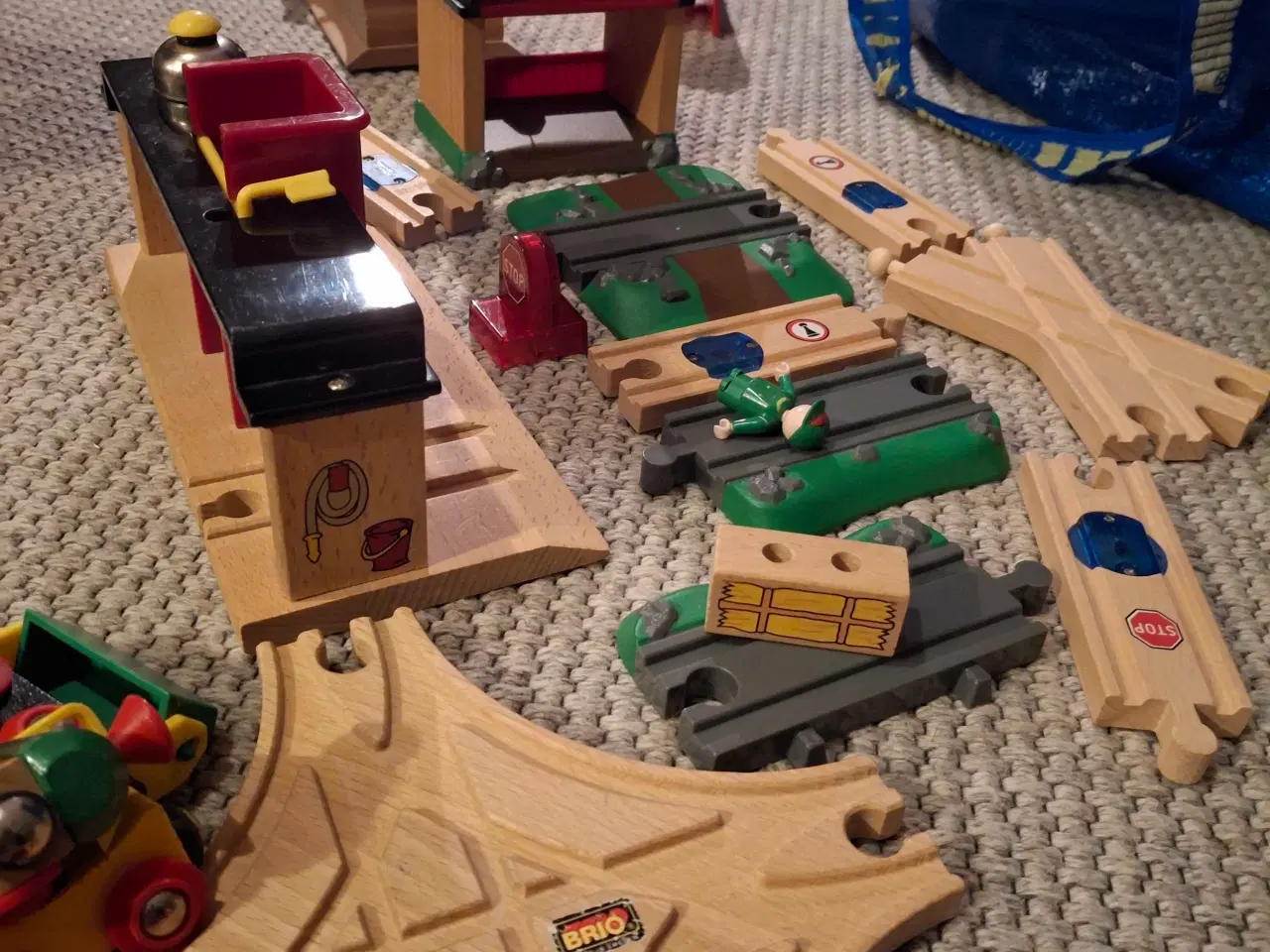 Billede 3 - Brio togbane stor Ikea taske med balndet.