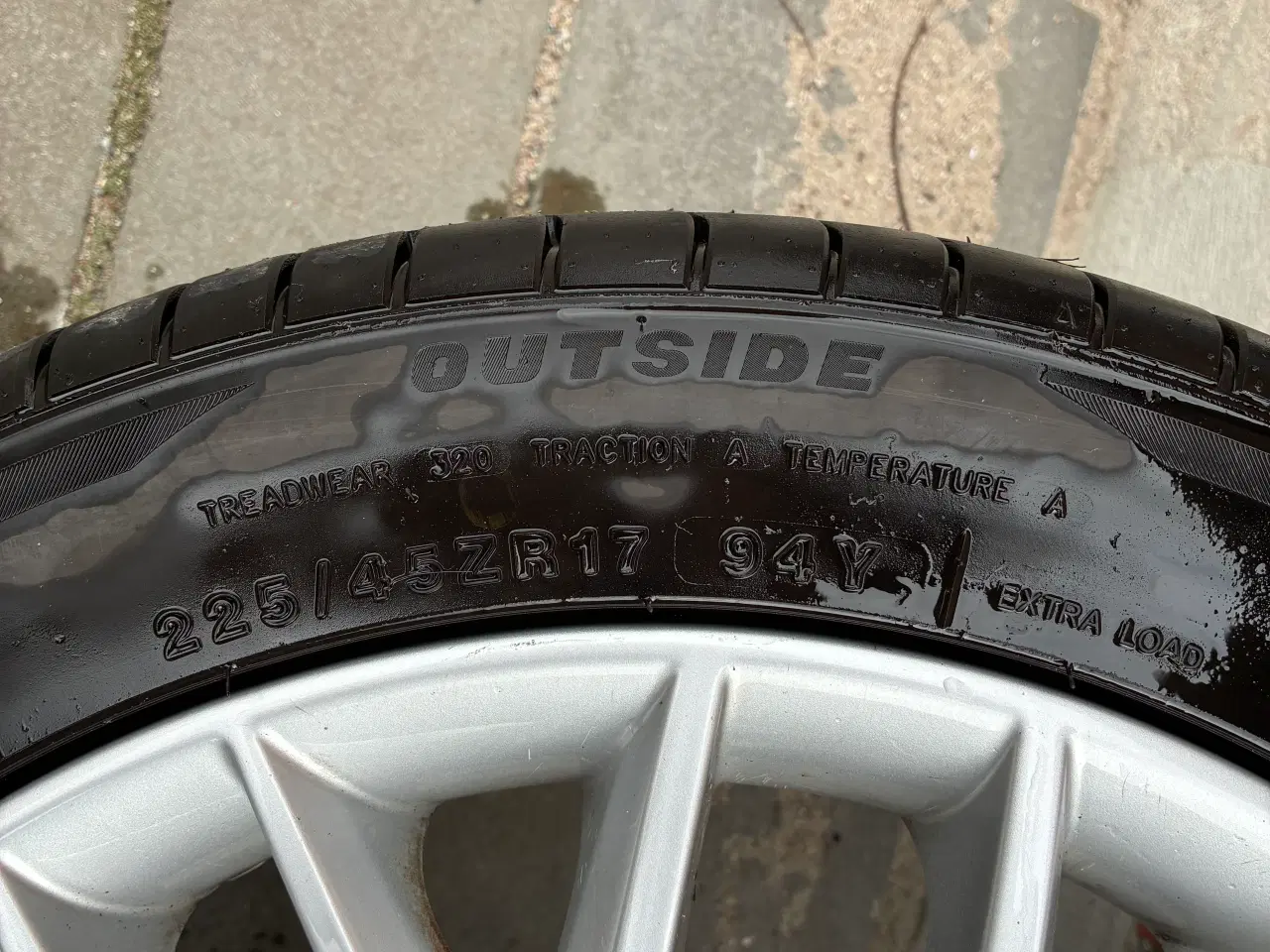 Billede 4 - Alufælge med næsten nye dæk