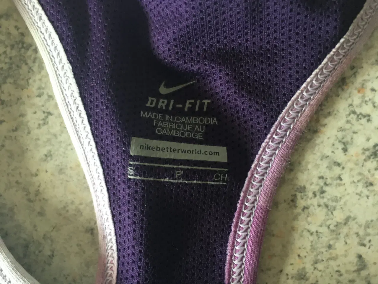 Billede 1 - Helt ny Nike flot fitness top klare farver str.36