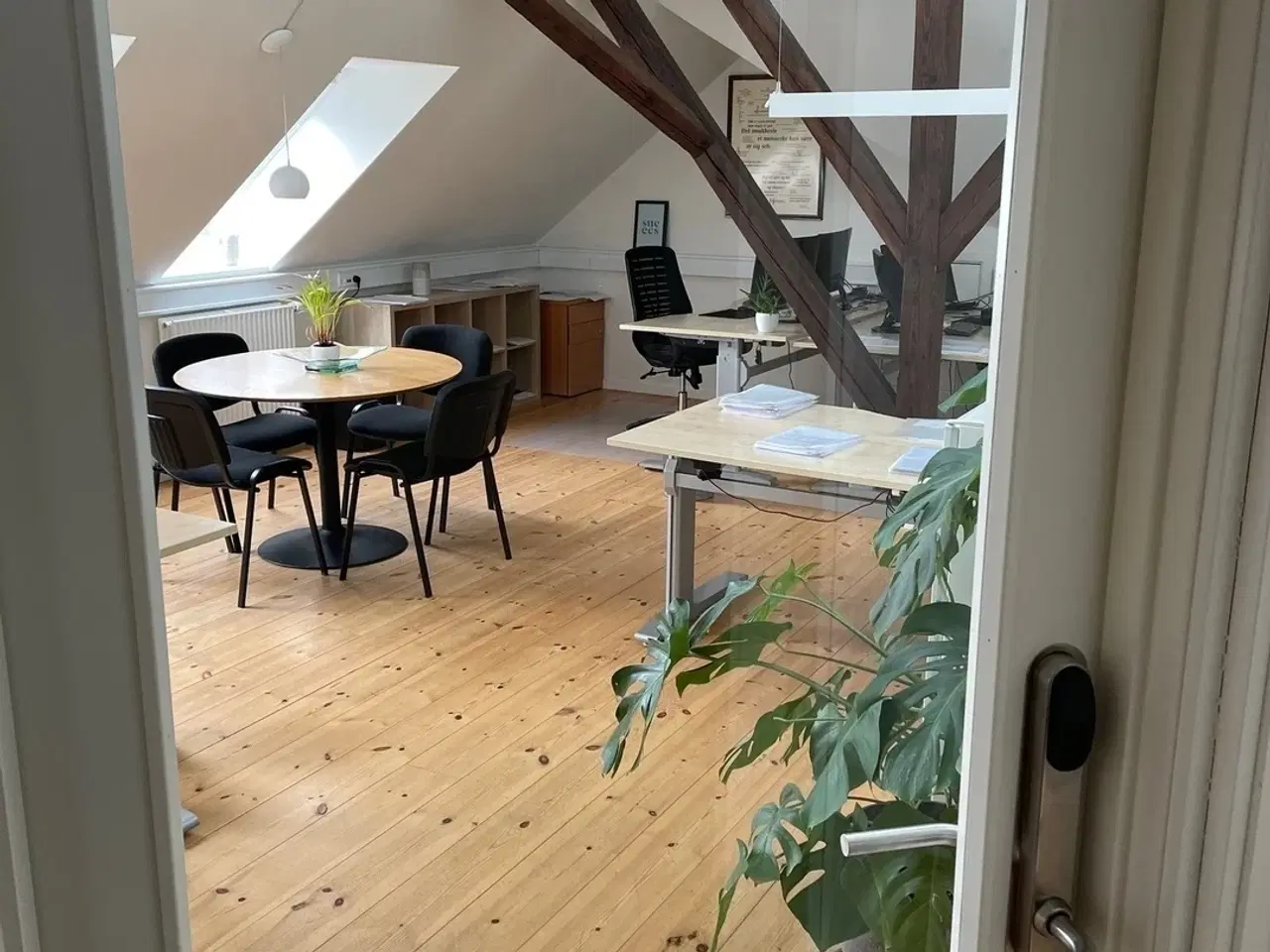 Billede 3 - Kontorlokaler i den gamle banegård