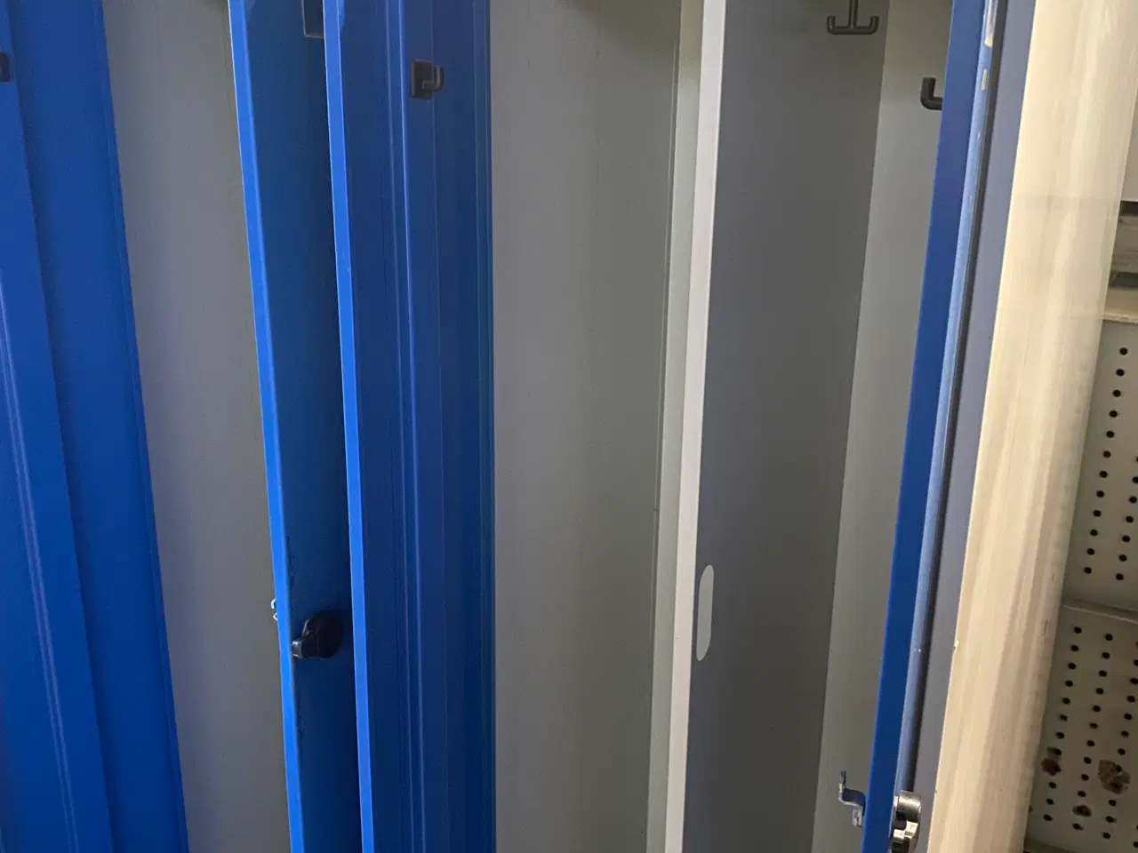 Billede 3 - Omklædnings skab