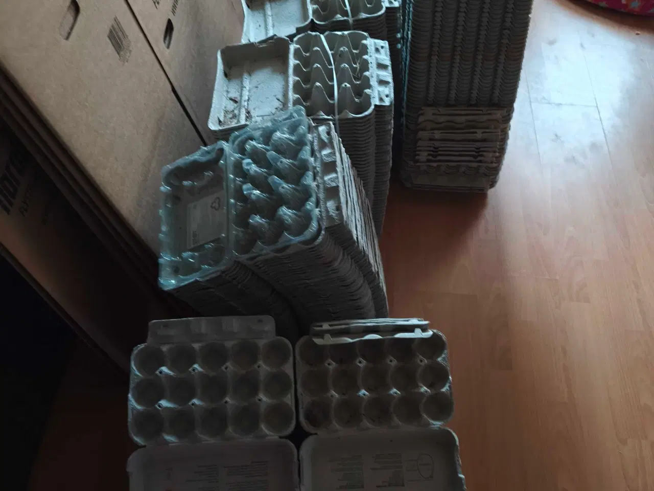 Billede 2 - Masser af æggebakker nogle helt nye