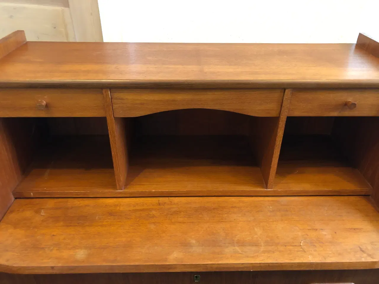 Billede 13 - Chatol i teak med indbygget spejl, skuffer, udtræk