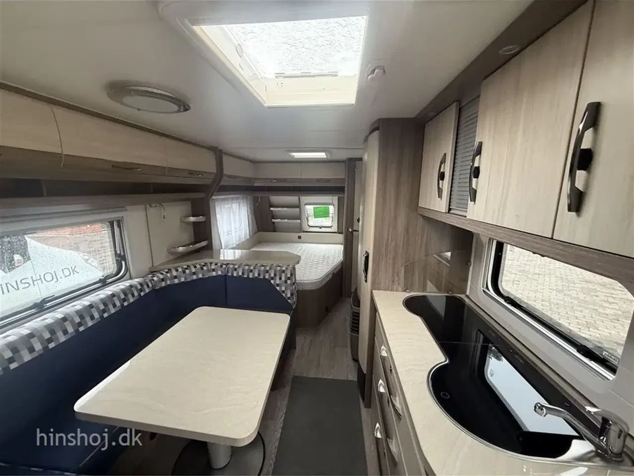 Billede 3 - 2017 - Hobby De Luxe 650 KMFe   Lækker famillie vogn med  køjevogn med dobbeltseng fra Hinshøj Caravan