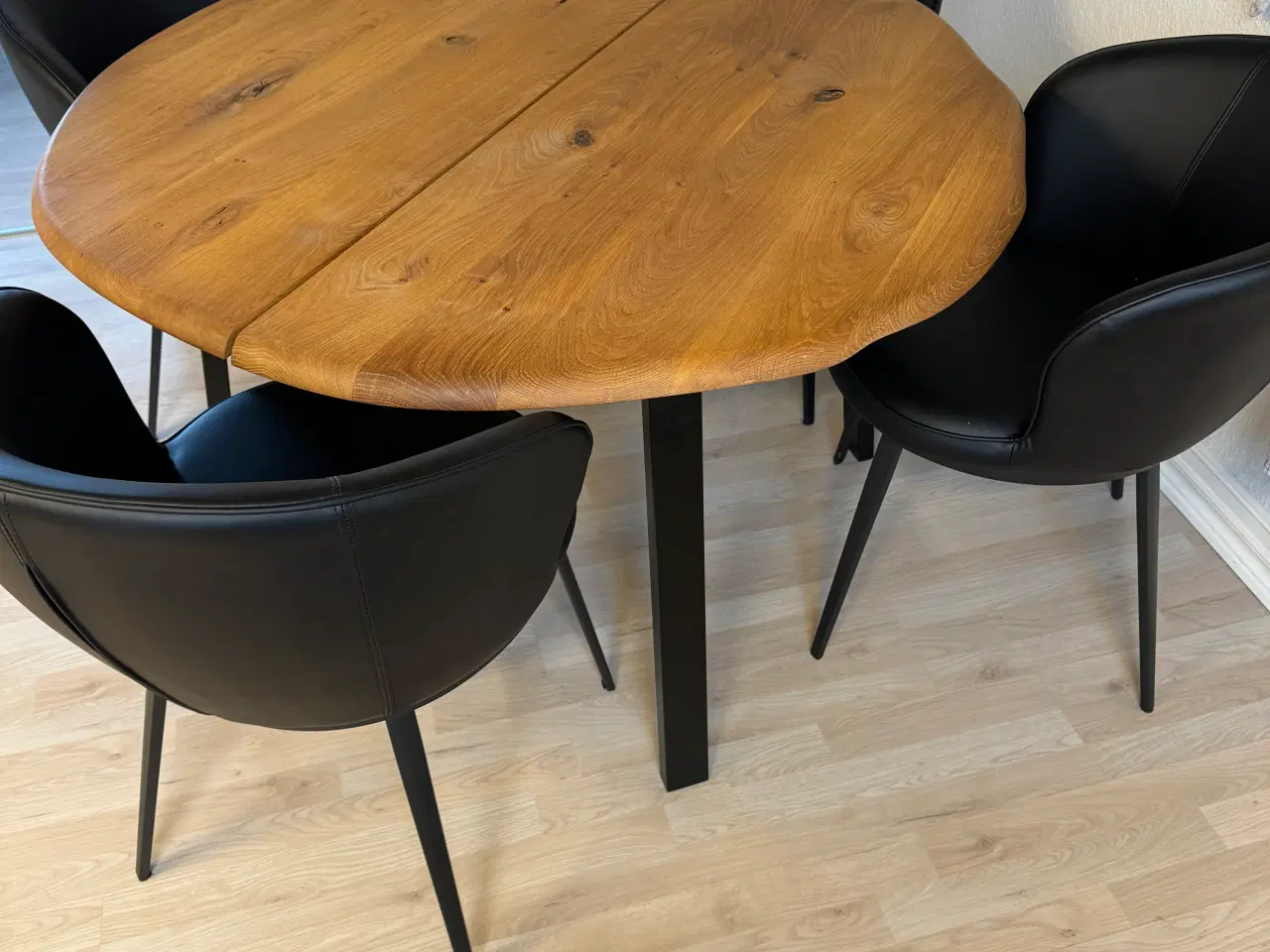 Billede 1 - Spisebord i egetræ incl. stole