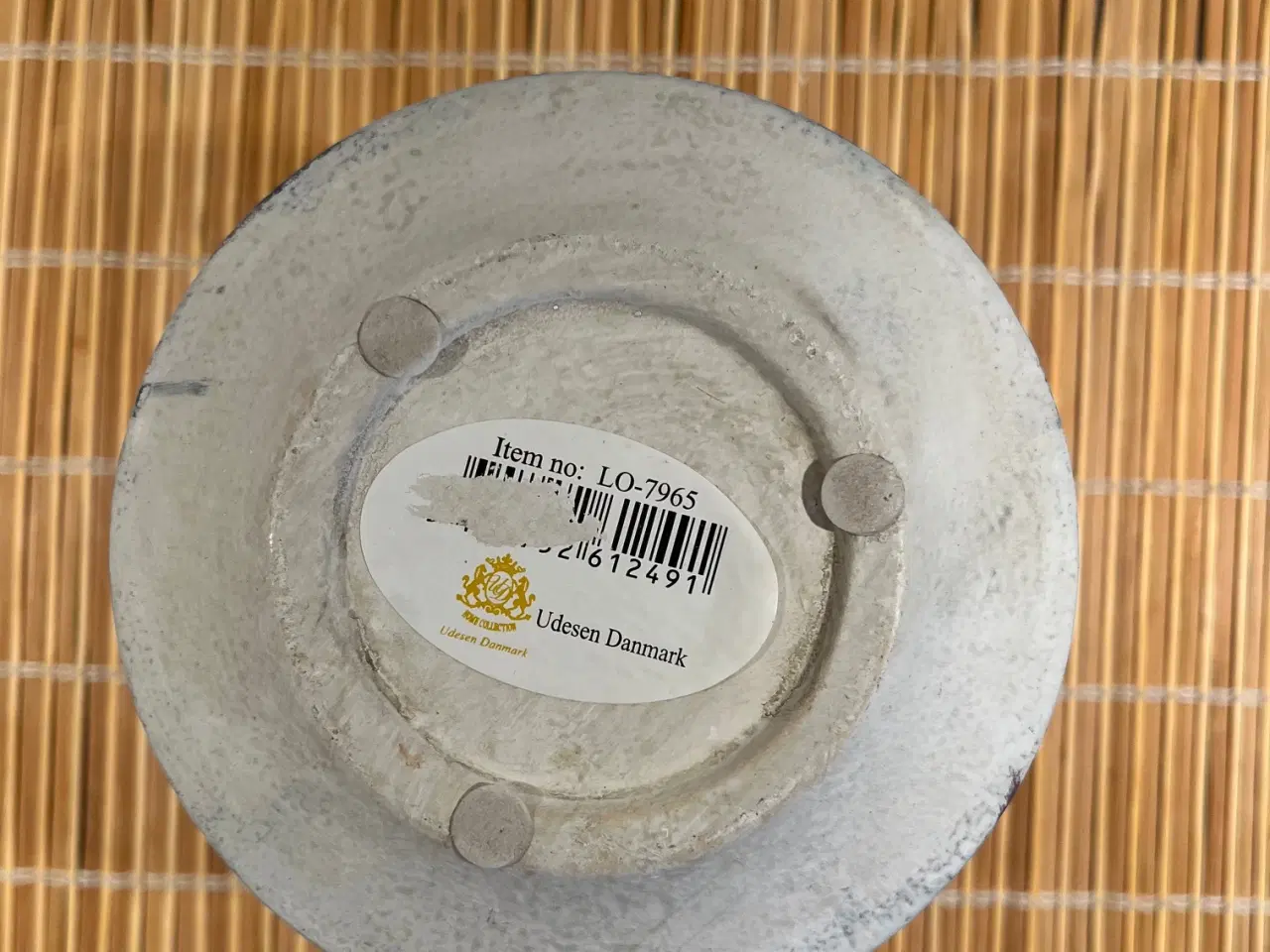 Billede 4 - Keramisk urtepotte med kronedekoration i relief