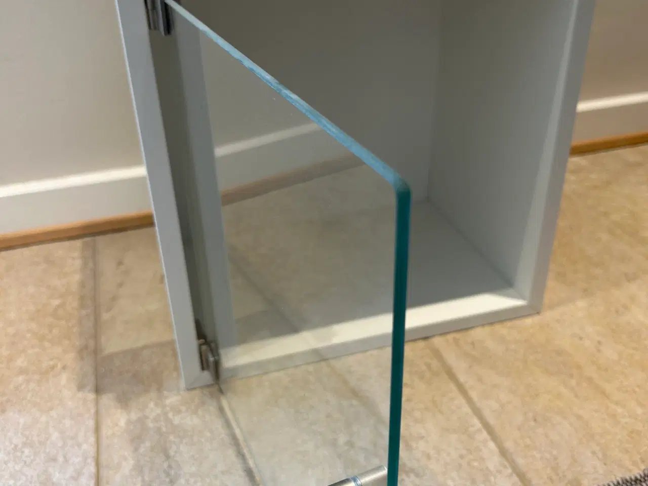 Billede 2 - Hvidt IKEA vitrineskab 35 x 25 x 35