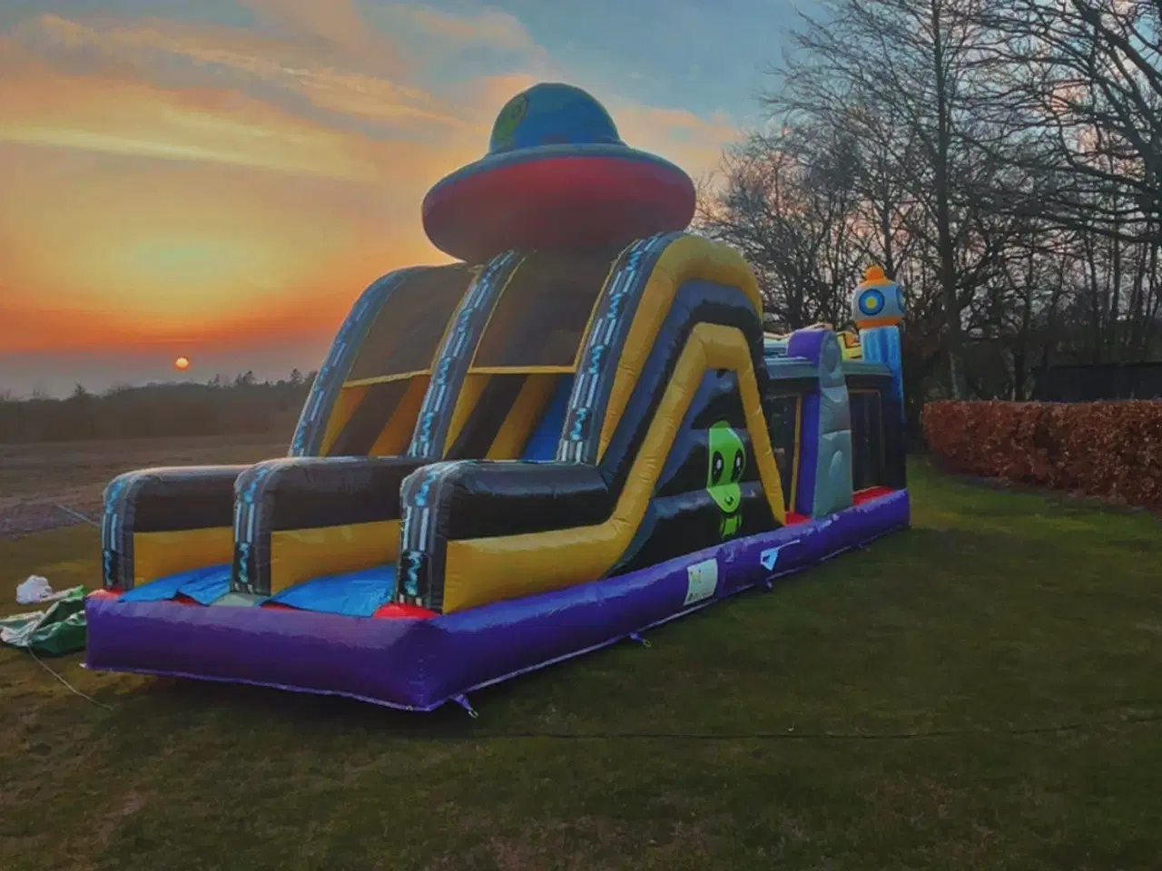 Billede 4 - Hoppeborg udlejes