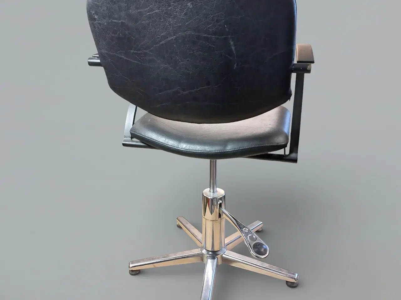 Billede 4 - Frisørstol i industrielt design – højdejusterbar