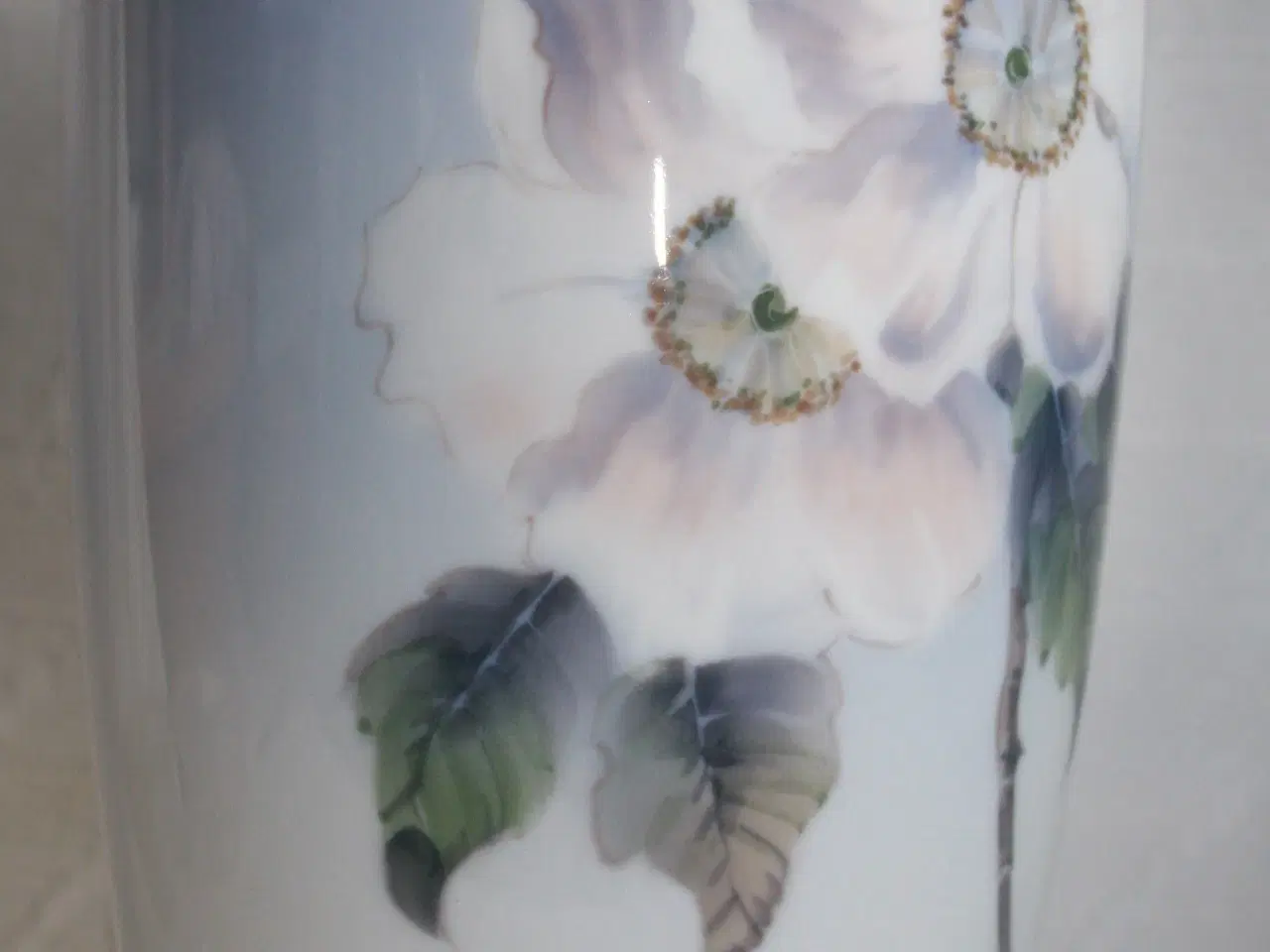 Billede 7 - Vase med blomstrende vildrose, 