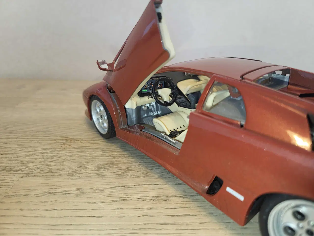 Billede 4 - Modelbil: Lamborghini Diablo 1990.  Skala 1/18.