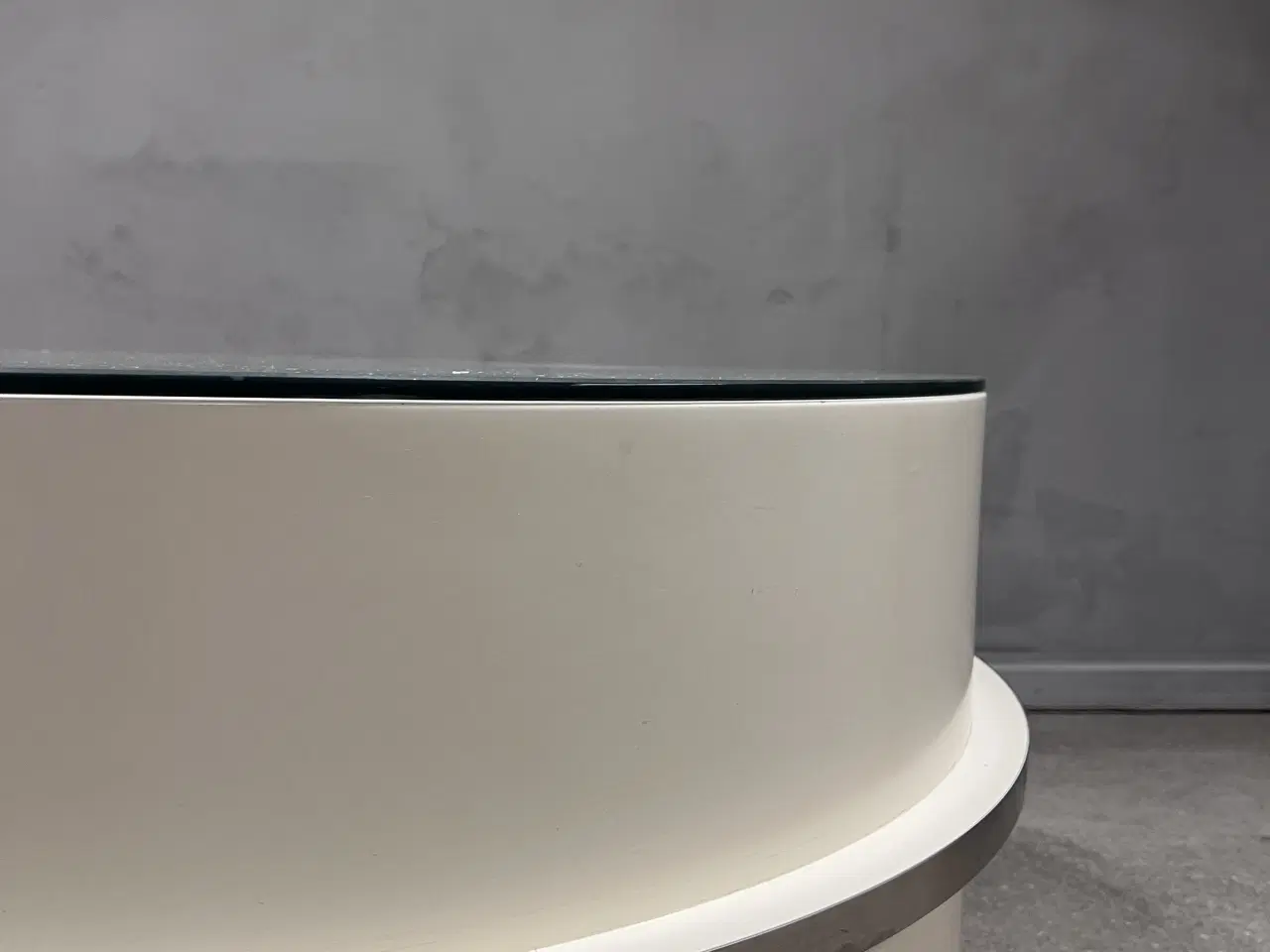 Billede 3 - Rundt display podie, rustfri stål kant, glas top