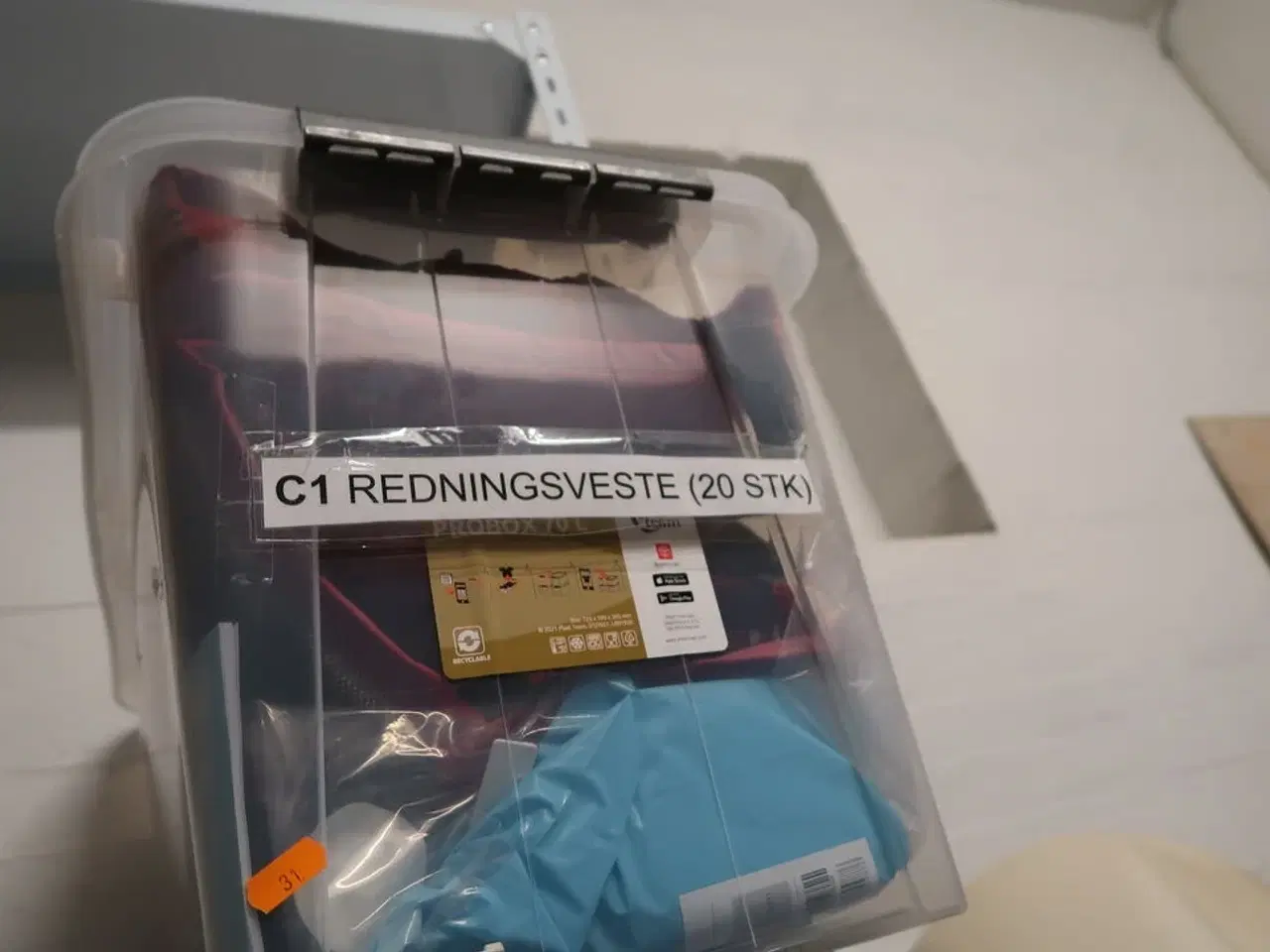 Billede 2 - 3 stk. kasser med redningsveste