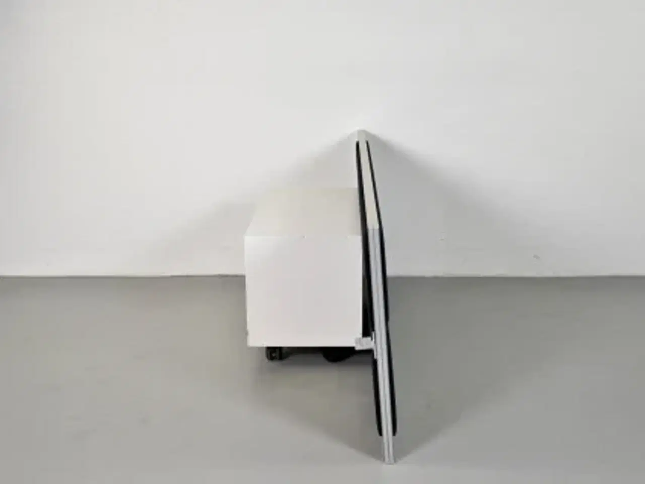 Billede 4 - Bordskærm i sort og aluminium, 180 cm.