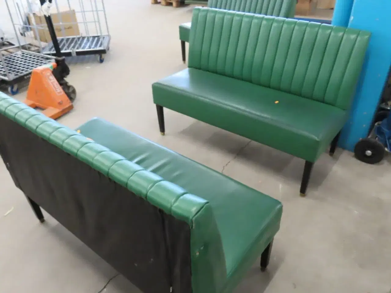 Billede 3 - 2 stk. Spisesofaer i grøn læder